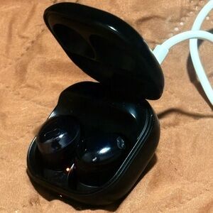Samsung Black Wireless Earbuds